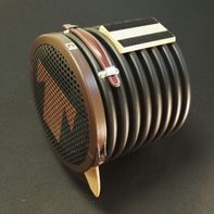 Lautsprecherbox mit Magnetfuß